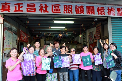 高科大創新創業教育中心在楠梓區真正昌社區發展協會舉辦銀髮長輩DIY活動(另開新視窗)
